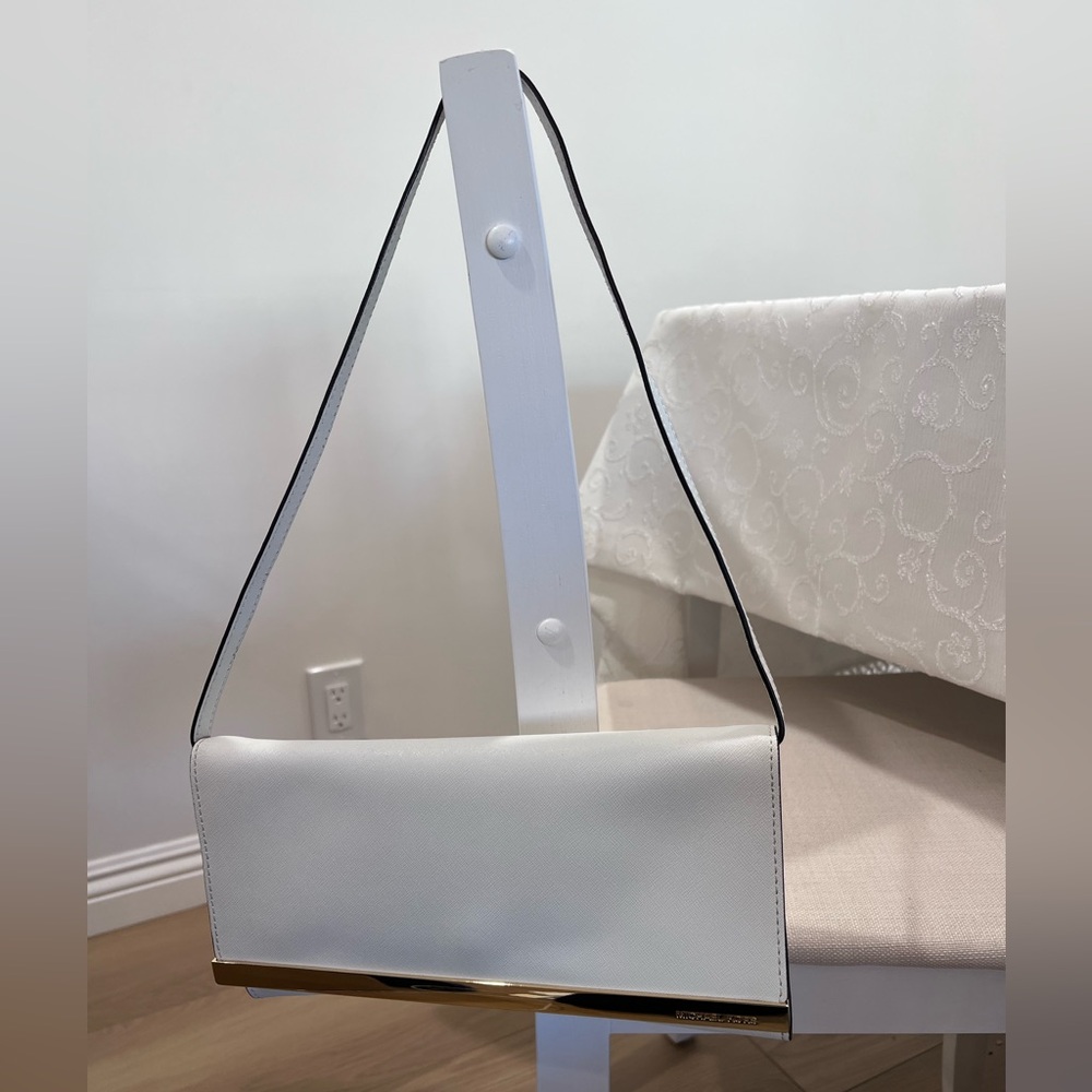 Elegant Michael Kors White Shoulder Bag